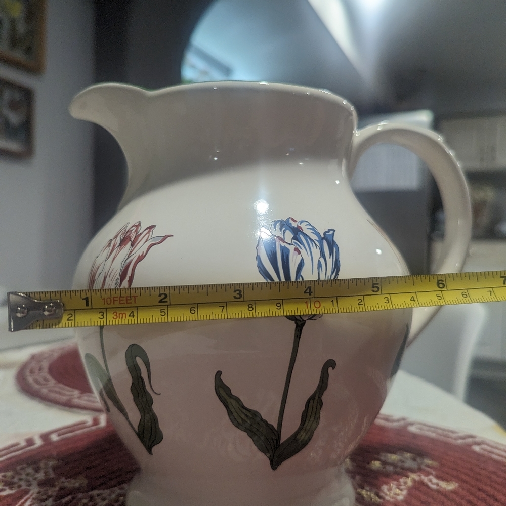 Tiffany Tulips Pattern water pitcher. - Picture 6 of 7